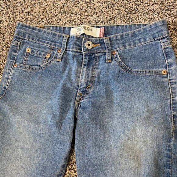 LEVIS SuperLow 518 CAPRI crop STRETCH Med Wash DENIM JEANS* 1(run big) so 2 or 4 - Picture 4 of 8